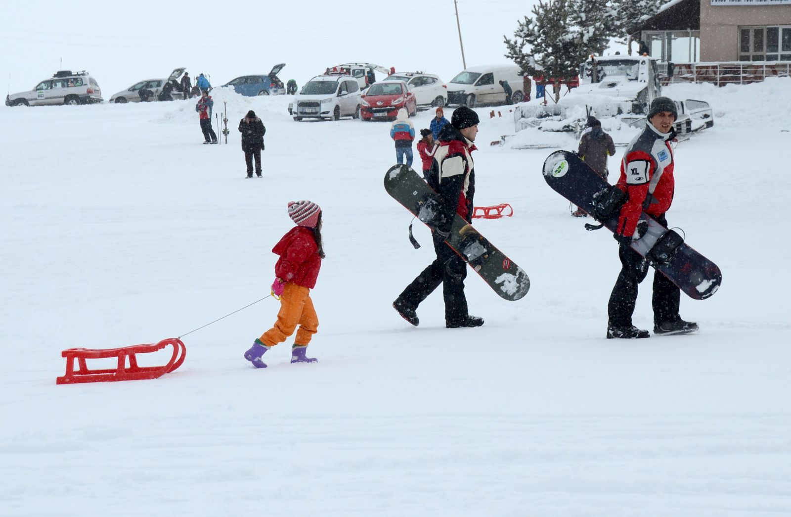 Cıbıltepe Kayak Merkezi'nde hafta sonu yoğunluğu
