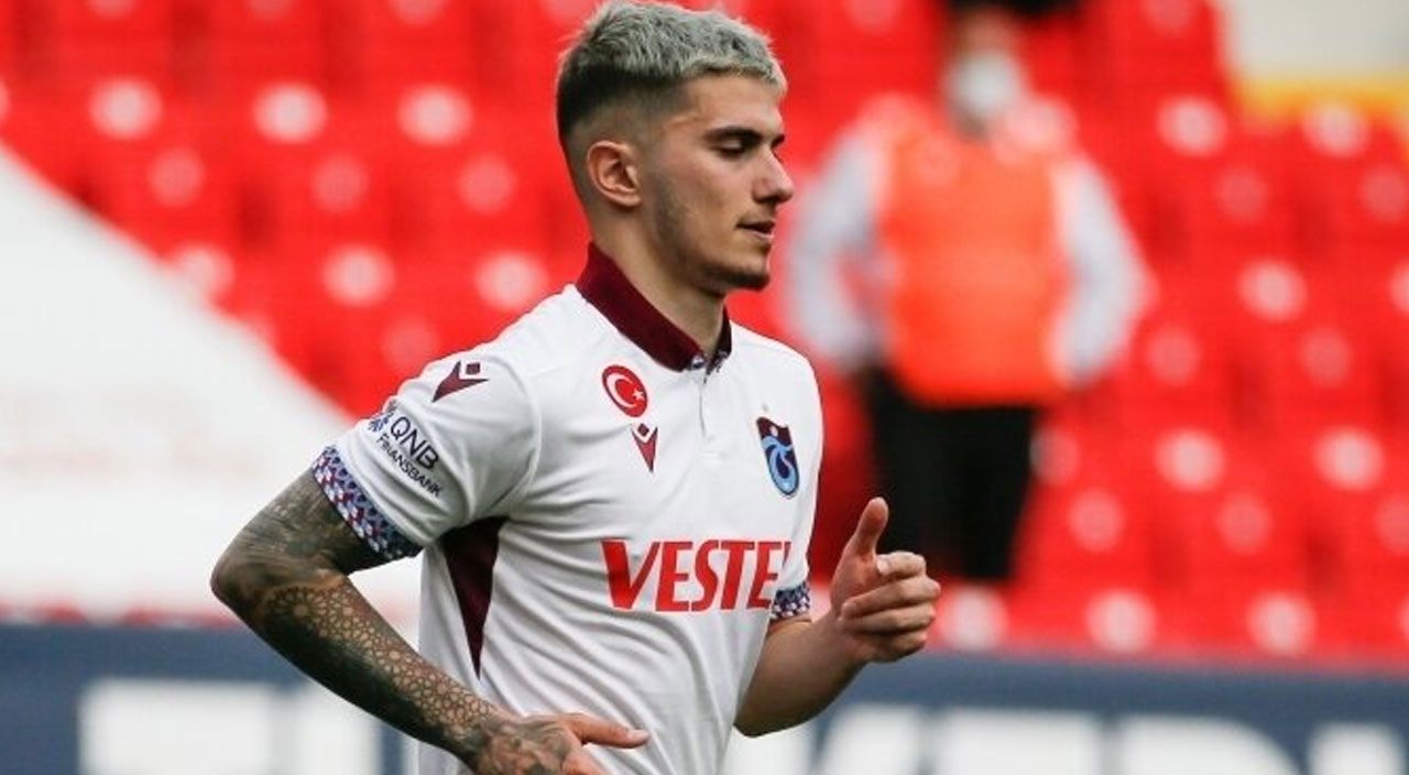 Milli futbolcu Berat Özdemir’e sorulan soru sosyal medyada tepki çekti!