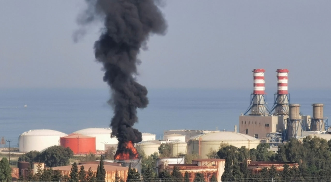 Lübnan'ın güneyindeki Zahrani petrol tesislerinde yangın! Müdahale devam ediyor