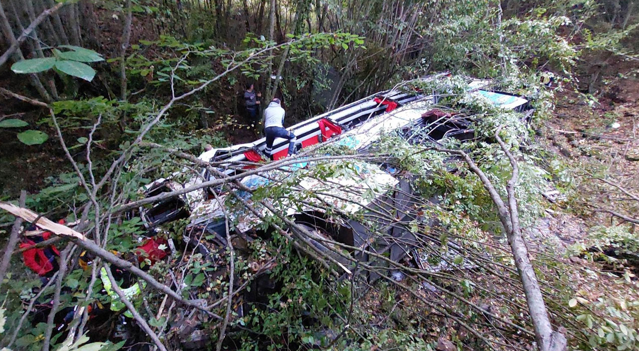 Samsun'da yolcu otobüsü dereye yuvarlandı: Ölü ve yaralılar var