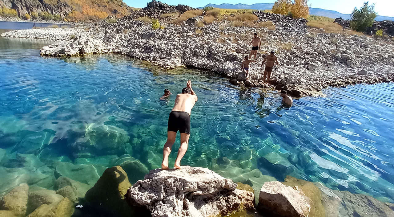 Burası Antalya değil Bitlis! Nemrut Krater Gölü’ne turistler akın ediyor