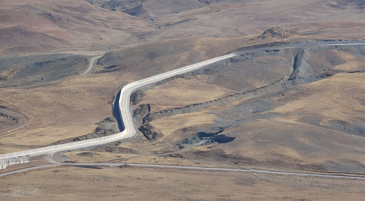 Van’ın İran sınırı güvenlik duvarıyla güçleniyor: 27 kilometrelik duvar örüldü