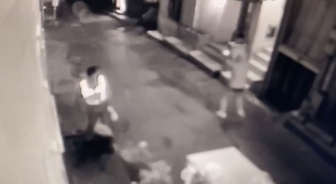 Beyoğlu’nda dehşet! İki grup sokak ortasında mermi yağdırdı