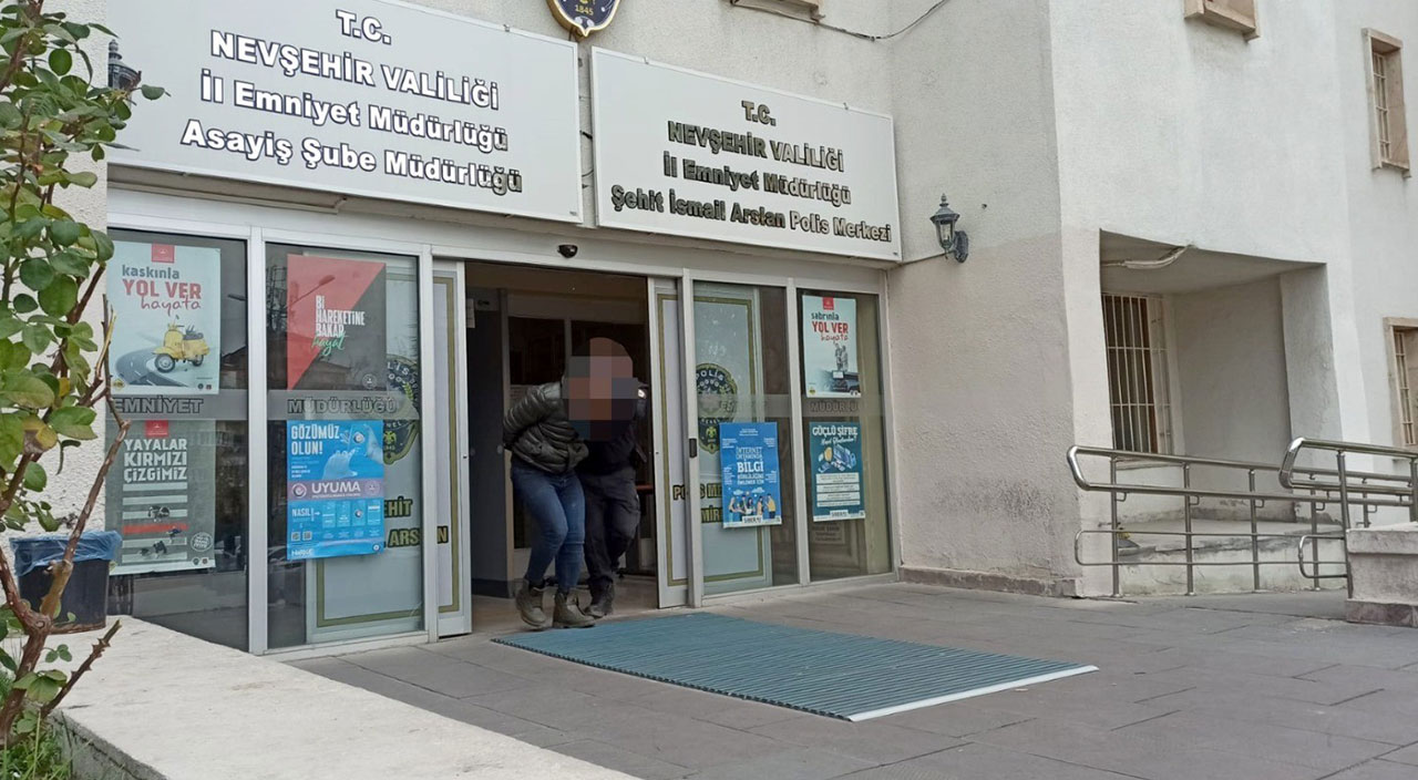 Trafikte polis ekiplerine küfürler yağdırıp makas attı: 11 maddeden ceza yedi