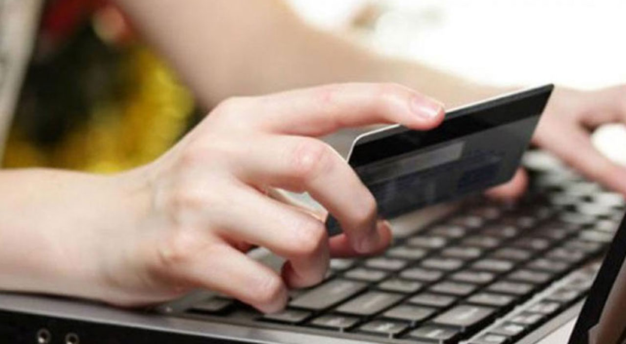 ABD’de postacı skandalı! Kredi kartlarını çalarak kimlik hırsızlığı yaptılar