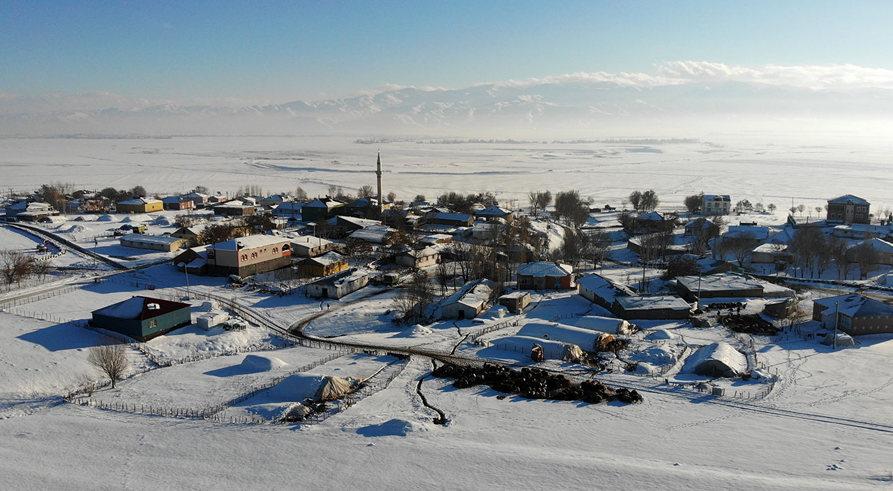 Muş’ta kar kalınlığı 1 metreye ulaştı: Hayat durma noktasına geldi