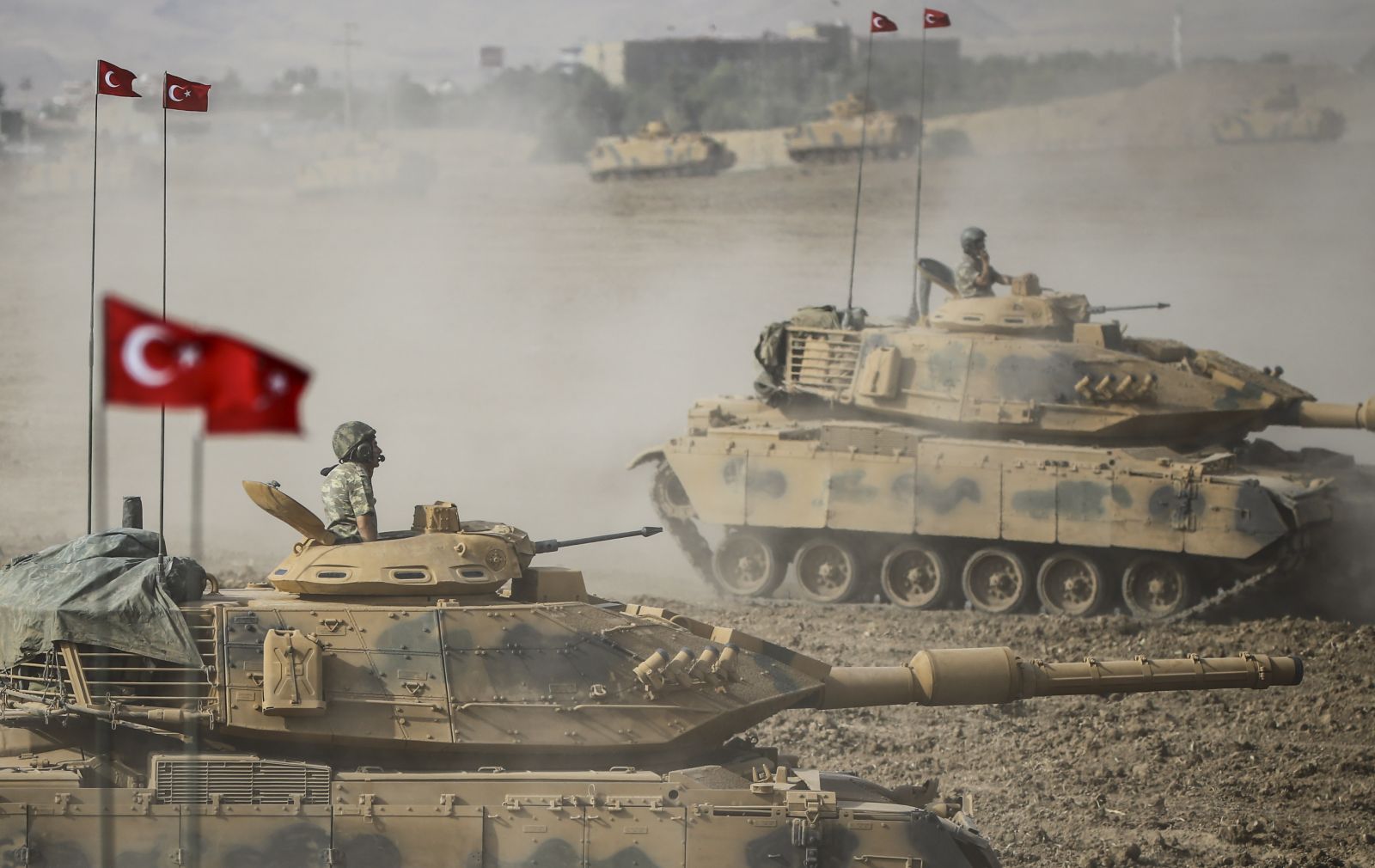 Sınırdaki tatbikatta öğle saatlerinde hareketlilik