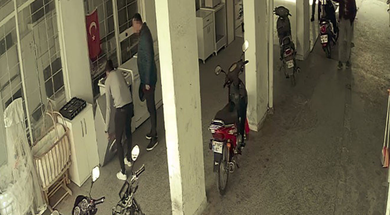 Böyle hırsızlık görülmedi: Nakliyeci kiralayıp komşu esnafa eşya taşıttı