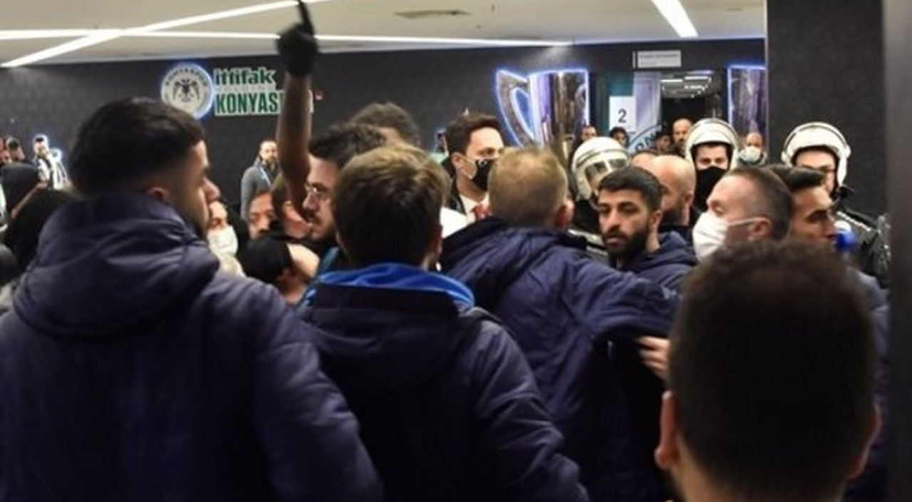Konyaspor-Kasımpaşa maçı sonrası ortalık karıştı! Koridorlar savaş alanına döndü