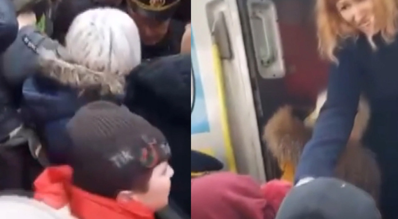 Ukrayna'da insani koridorların açılmasıyla halk tren garlarına akın etti