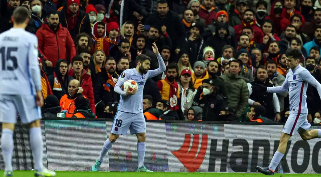 Saha bir anda karıştı! Barcelona'nın yıldızı Jordi Alba hakemi tehdit etti