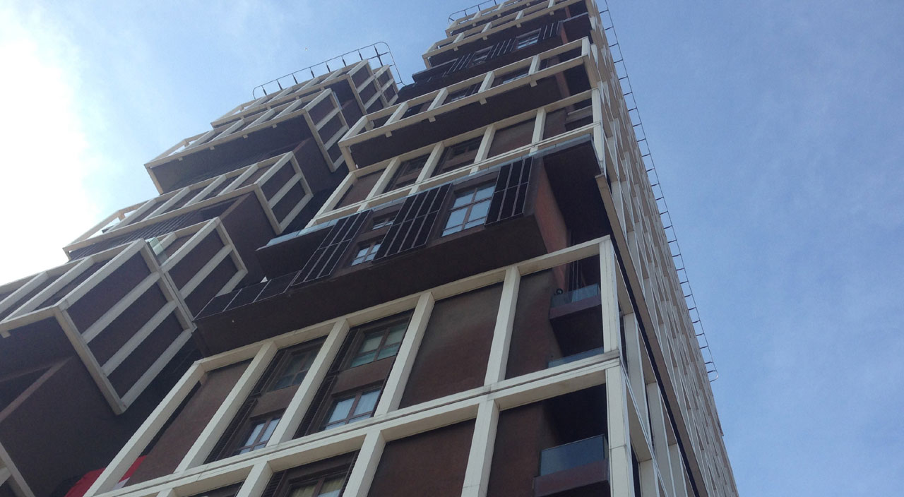 “Beta” lakaplı ünlü rapçi Berk Bayındır 8. kattaki evinin camından düşerek hayatını kaybetti!