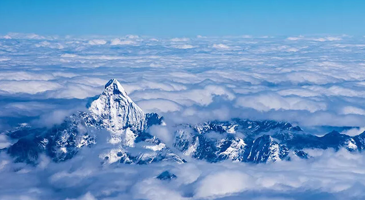 Çin dünyanın en yüksek zirvesi olan Everest’e meteoroloji istasyonu kuruyor!