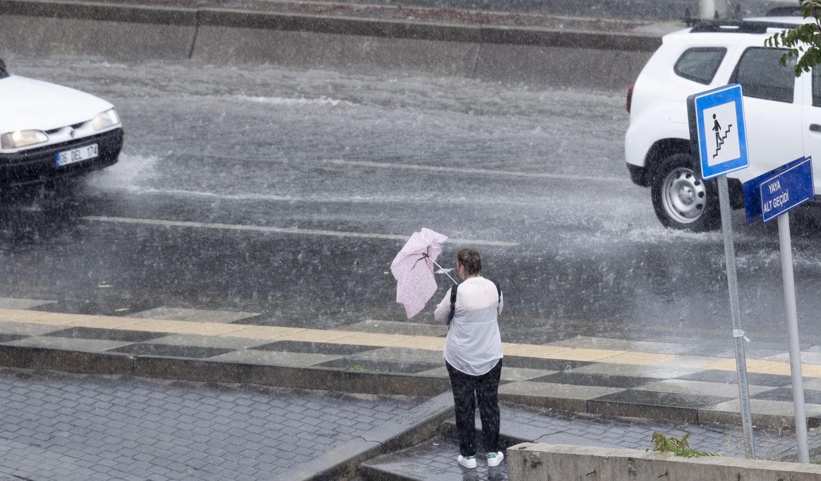 Ankara Valisi açıkladı, kuvvetli fırtınadan 1 kişi ölü 2 kişi de yaralandı
