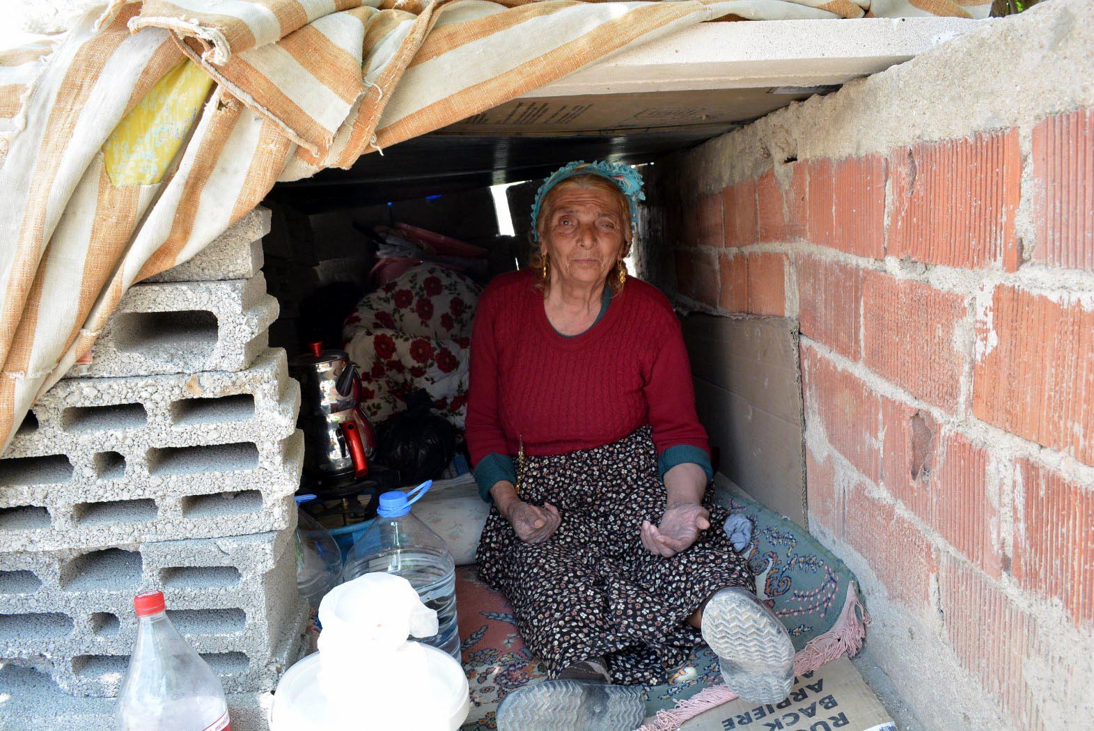 Kızıyla kava edince sokakta kalmıştı, artık bir evi var