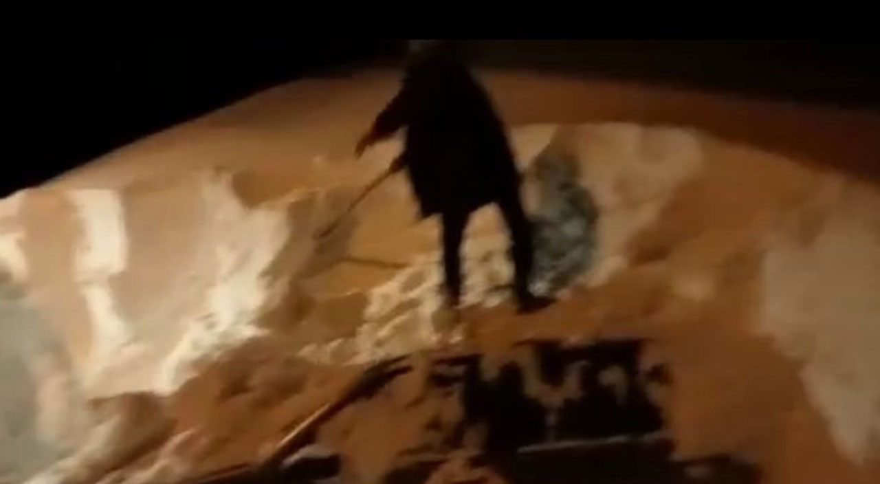 Malatya’da ilginç anlar! Sürücü bıraktığı aracını 5 metre karın altında buldu