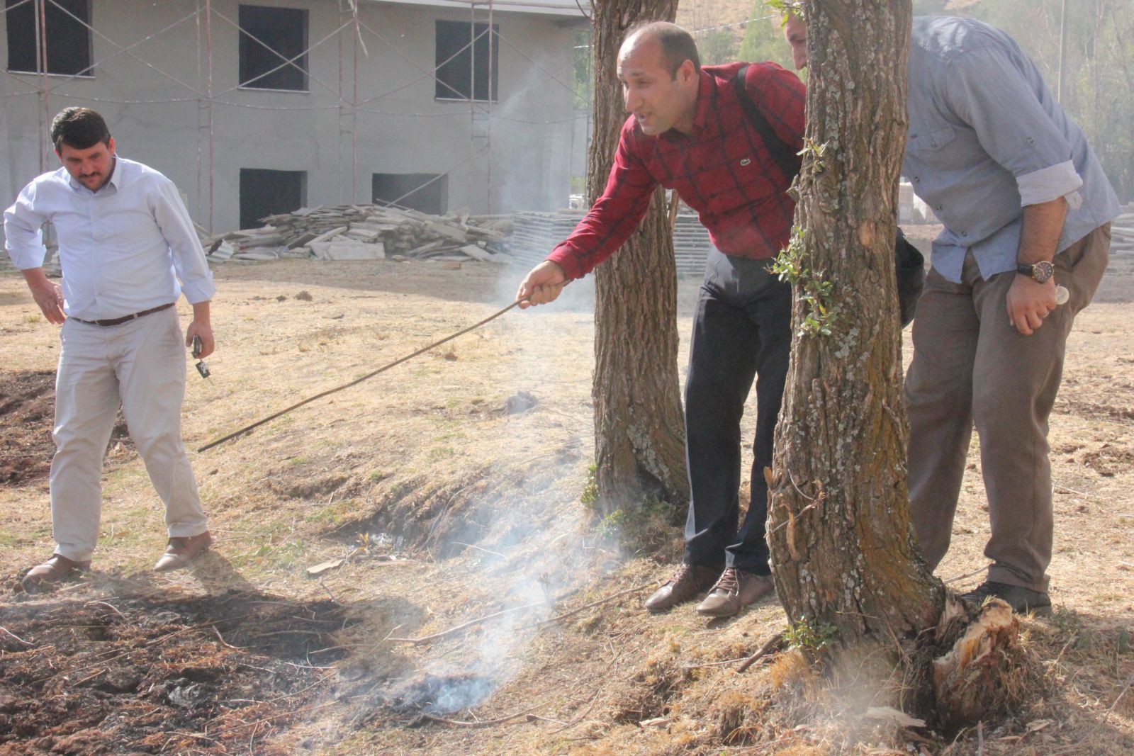Topraktan çıkan dumanlar tedirgin etti