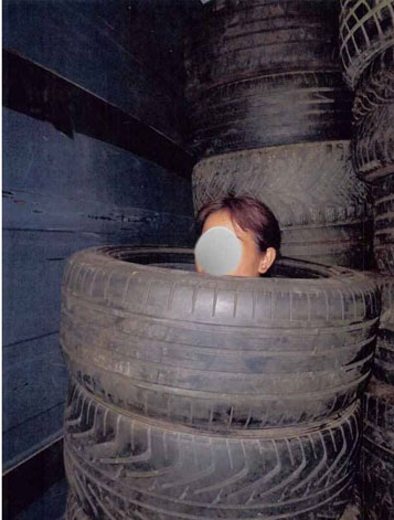 Lastik içinde insan kaçakçılığı!