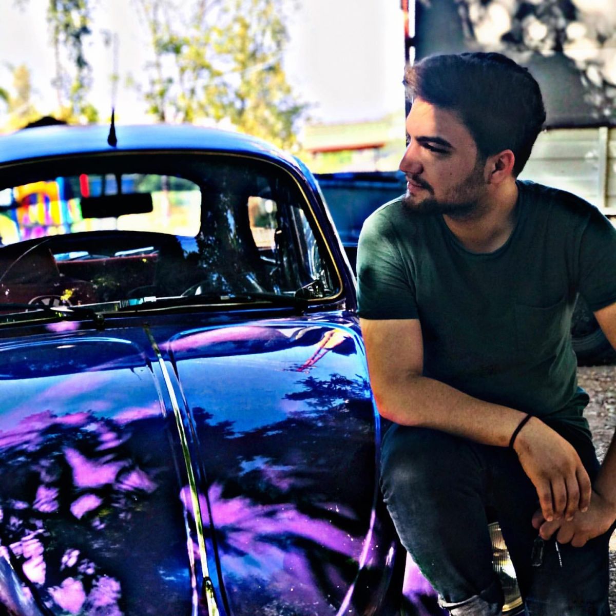 Akşam arkadaşının nikah merasimine katılmıştı, sabah aracının altında ölü olarak bulundu