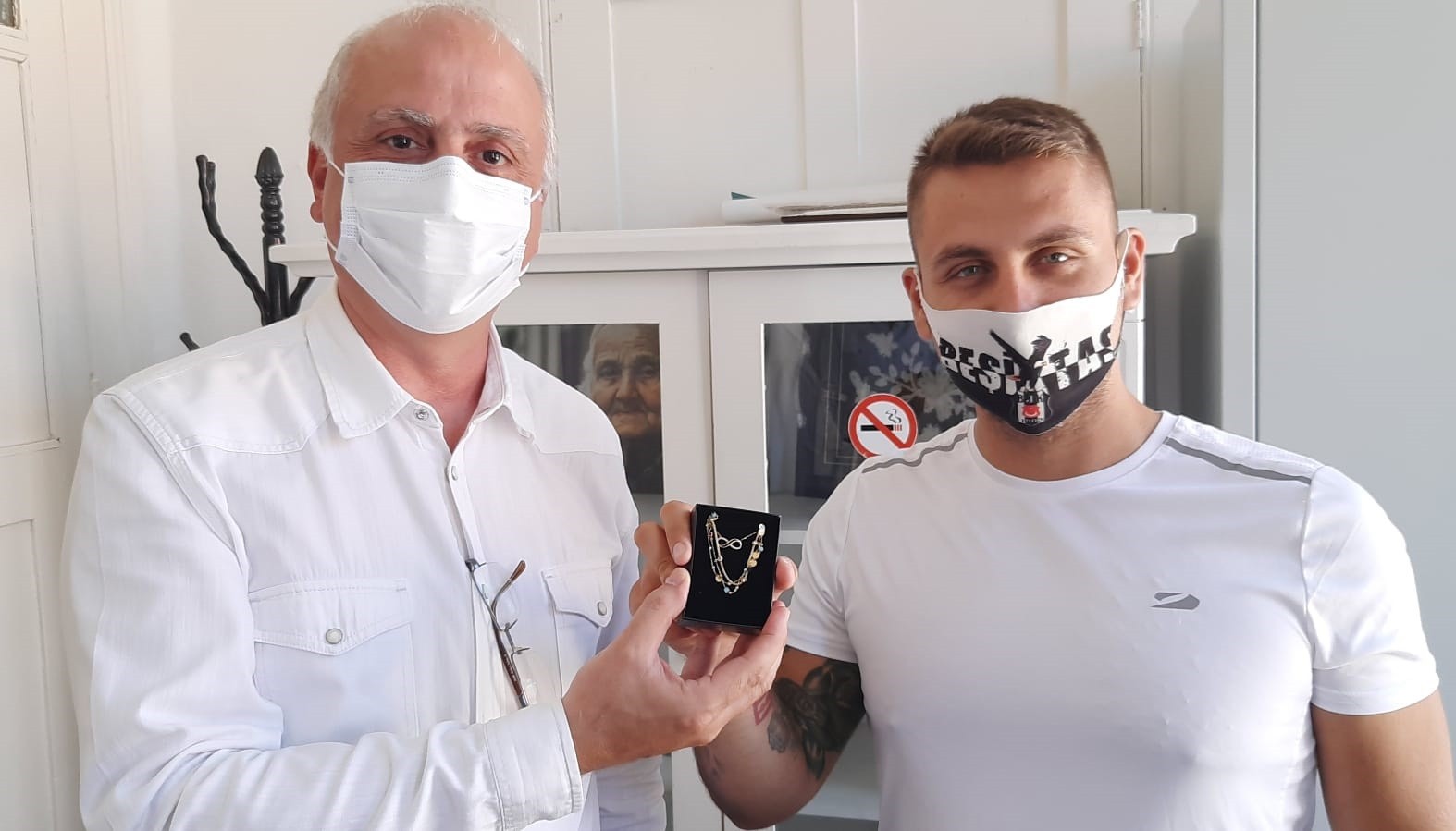 Bulduğu altın takıları belediyeye teslim etti