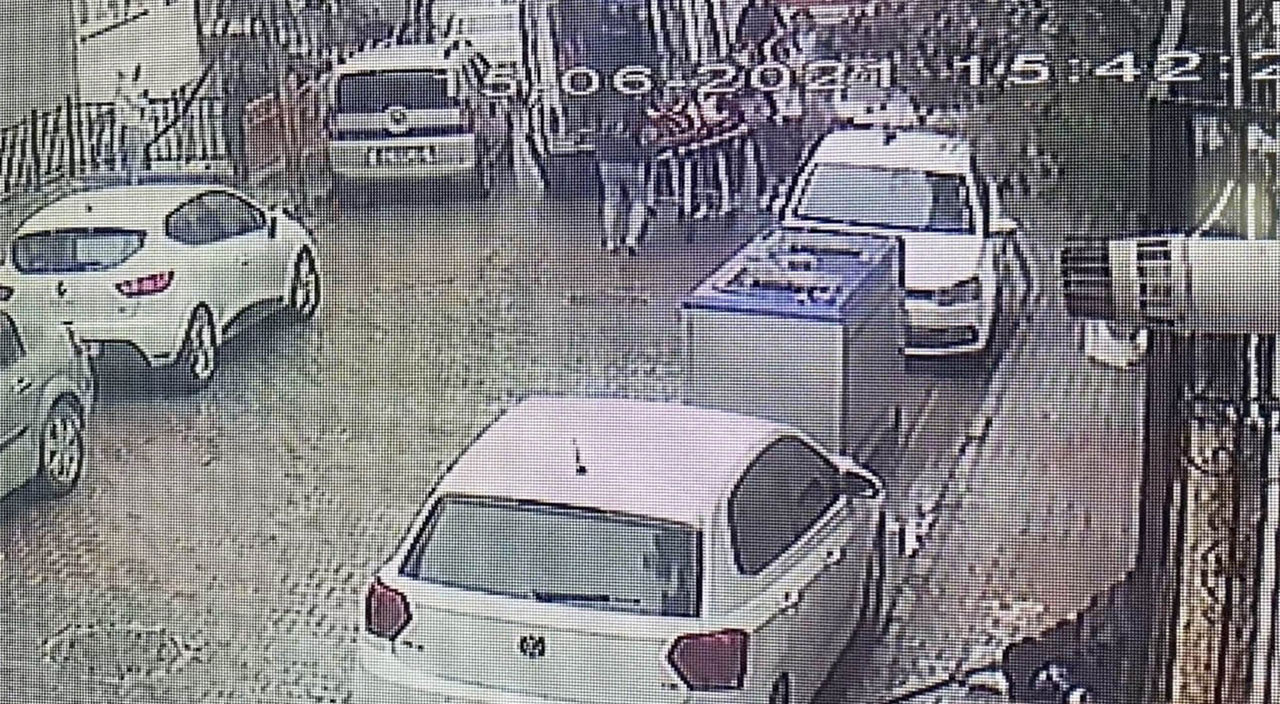 Motosikletiyle şov yapmak isterken arkadaşı canından oluyordu!