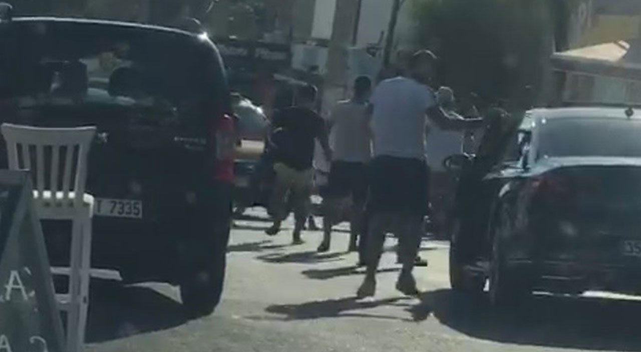 Beyzbol sopası ile birbirine girdiler! Ortalık savaş alanına döndü