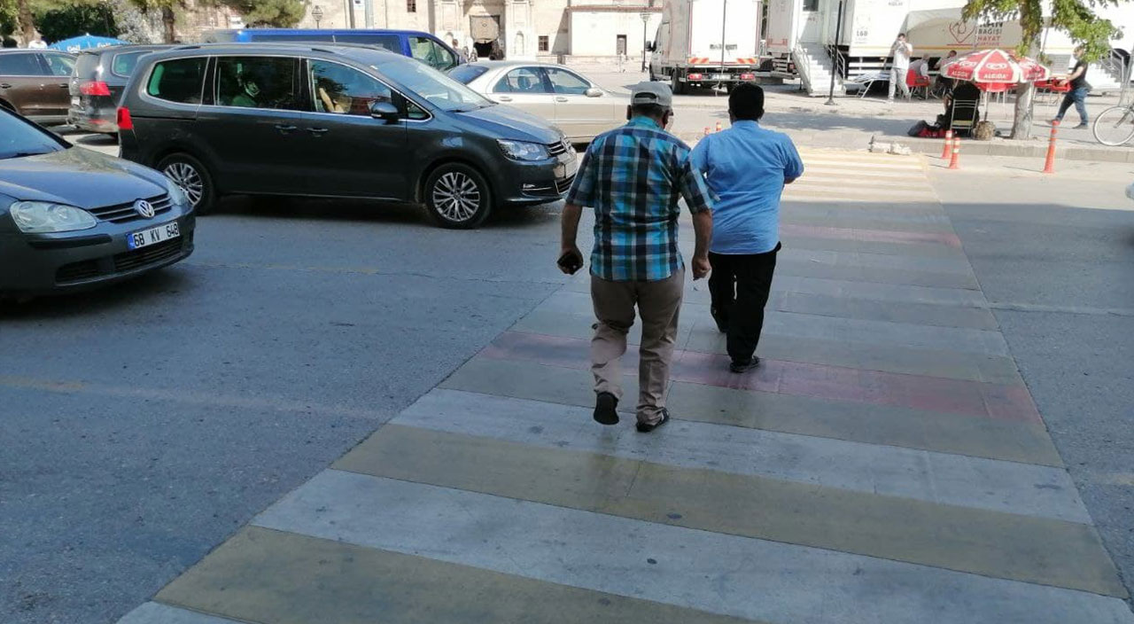 Yayalara yol vermeyen sürücülere 7 bin 486 TL para cezası!