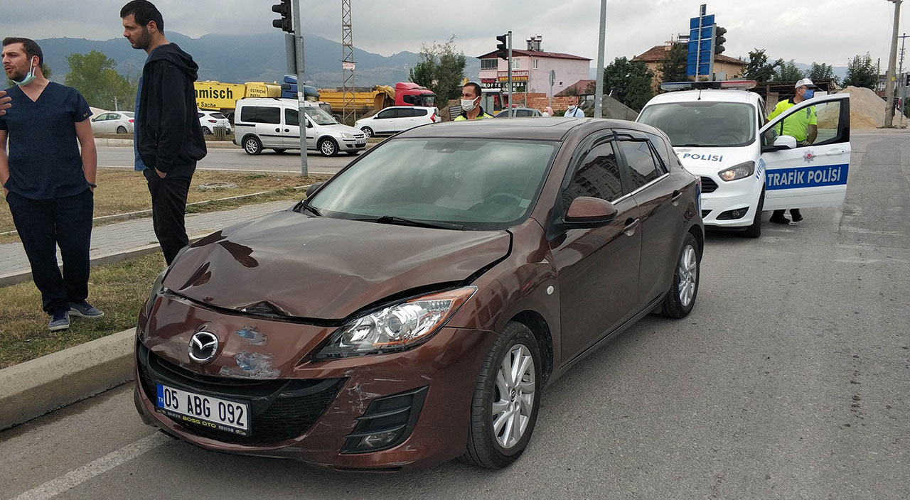 Tedavisi için hastaneye gidiyordu! 100 metre kala trafik kazası geçirdi