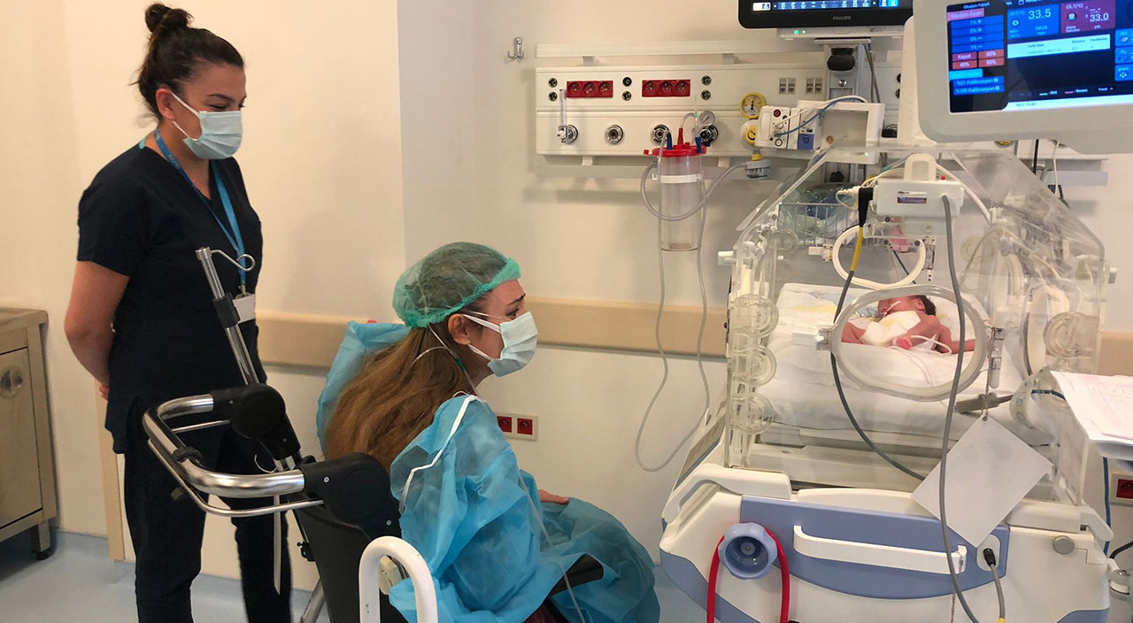 21 gün sonra ilk kez kızını gördü! Gözyaşlarına boğuldu