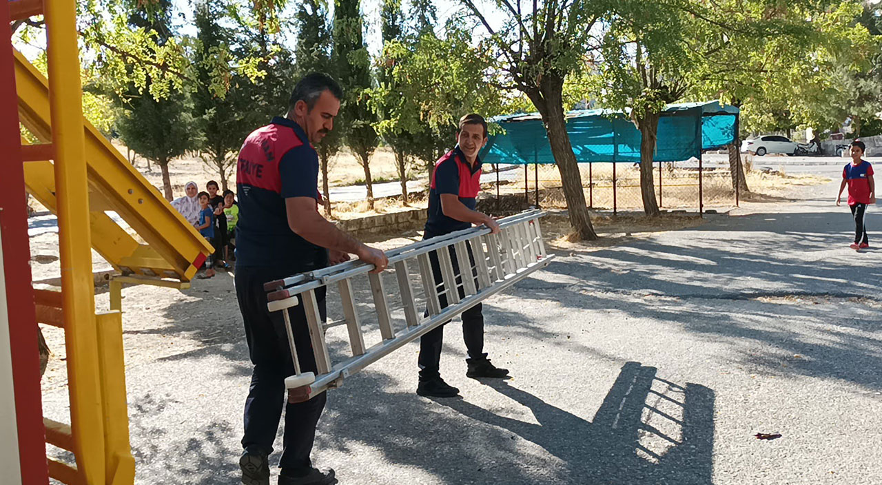 Evinde mahsur kaldı! Yardımına itfaiye ekipleri koştu