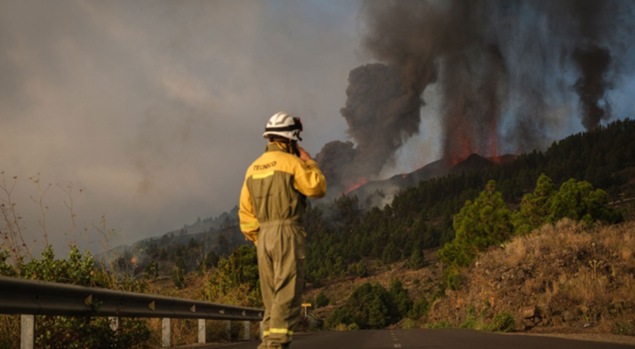 Kanarya Adaları’nda kırmızı alarm! Cumbre Vieja yanardağı faaliyete geçti