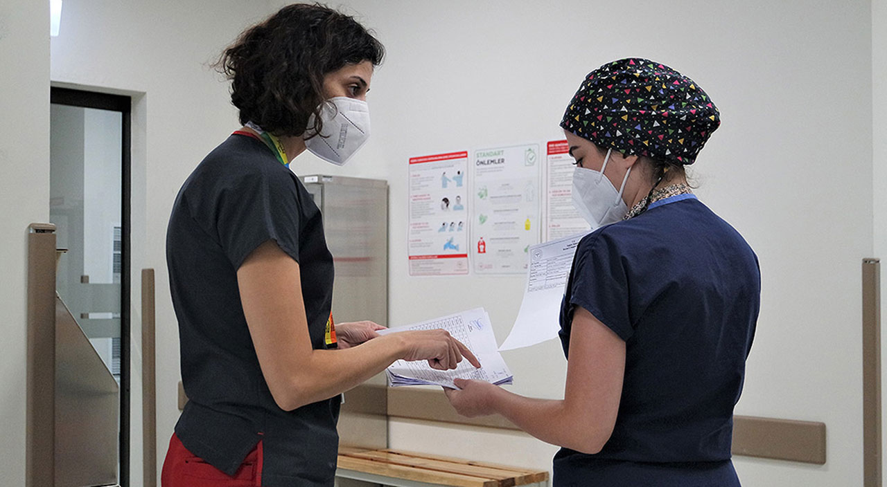 Uzman doktordan hamilelere aşı çağrısı: ‘Bir kez bile bebeğini kucağına alamadı’