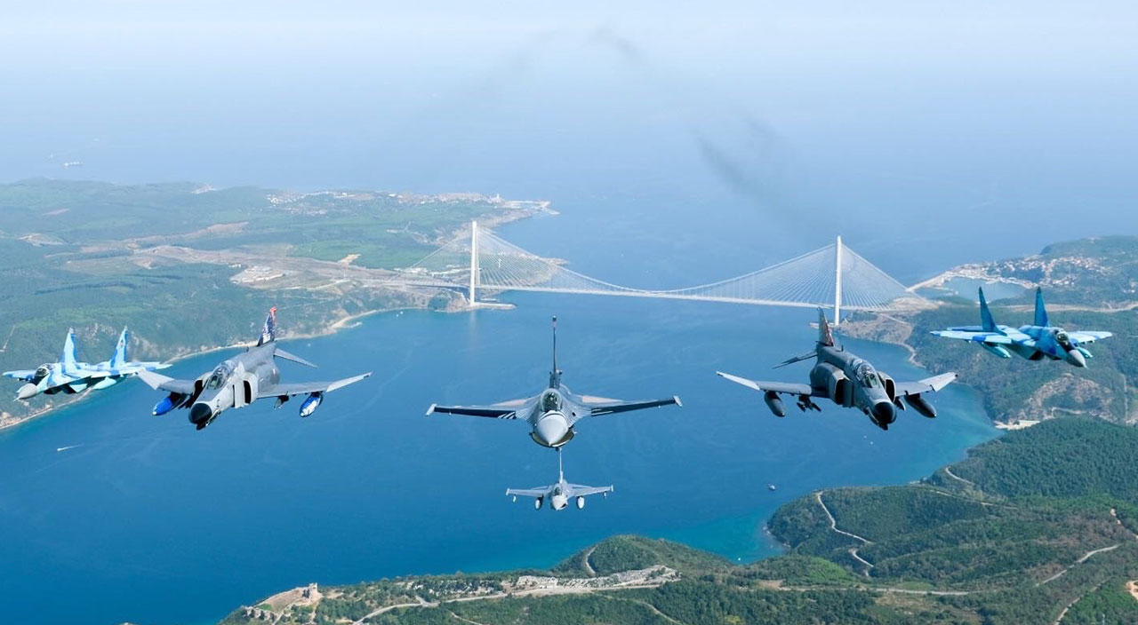 İstanbul Boğazı’nda nefes kesen görüntüler