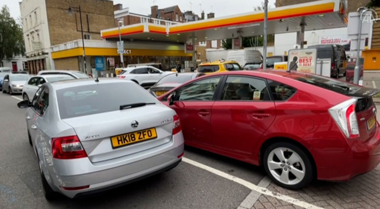 İngiltere’de akaryakıt krizi! Uzun kuyruklar nedeniyle kavgalar başladı