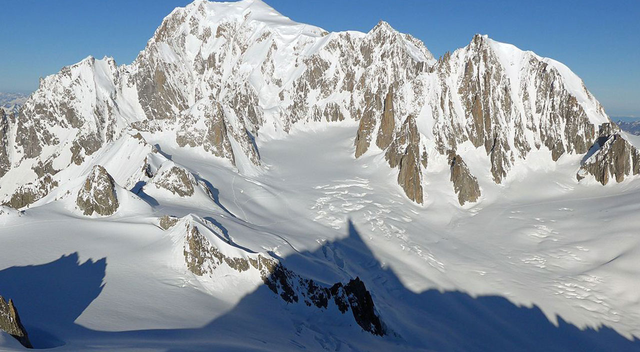 Avrupa’nın en yüksek dağı Mont Blanc eriyor! 20 yılda 2 metre alçaldı