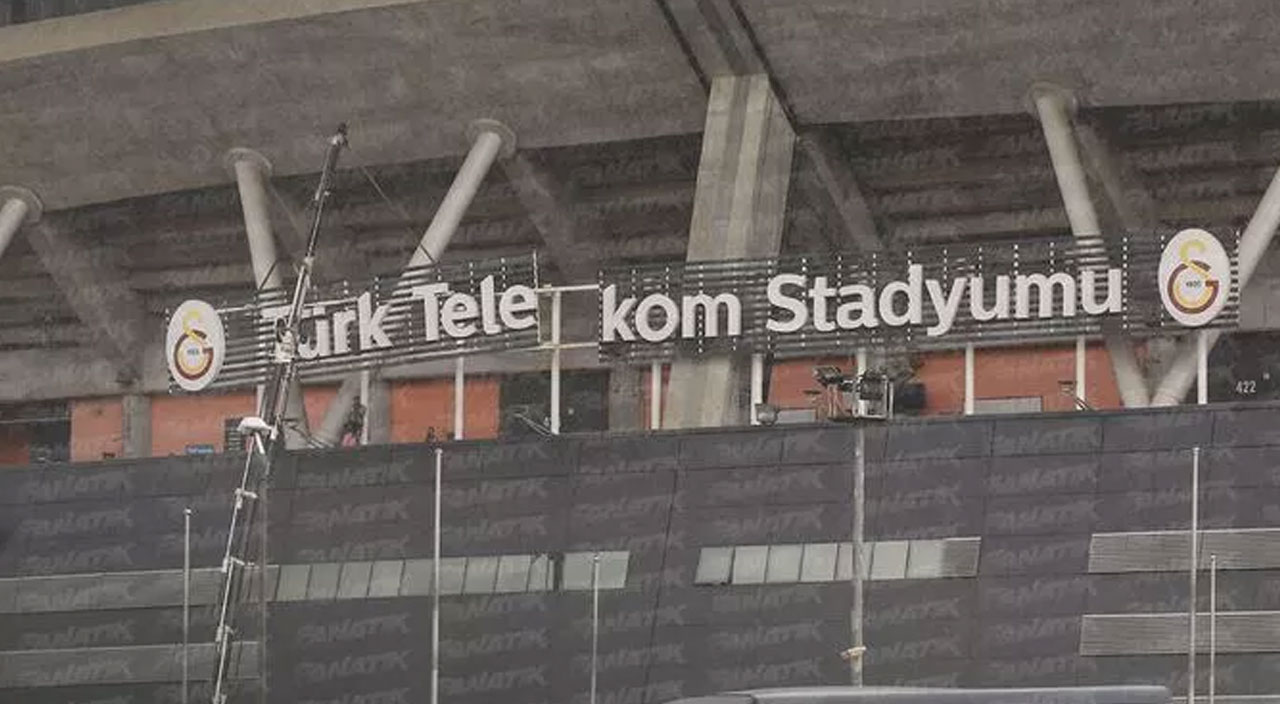 Galatasaray’da bir devir kapanıyor! Stadın yazısı söküldü