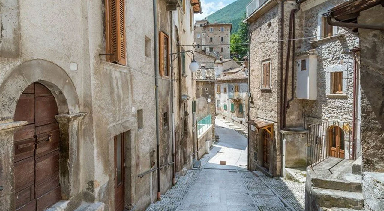 İtalya’da evler 1 Euro’dan satışa çıkarıldı!