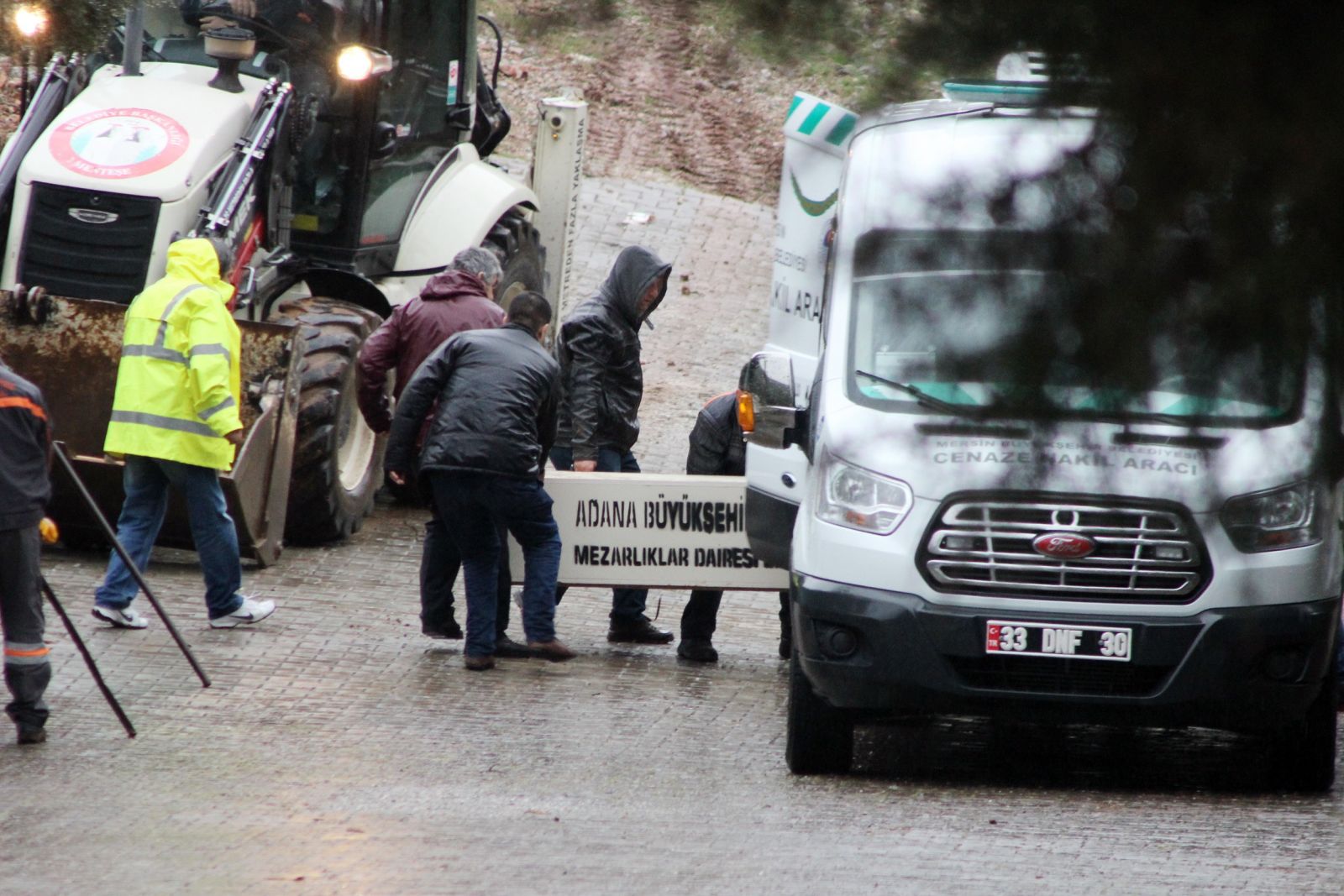 Kimsesizler mezarlığından çıkarılıp eşine teslim edildi!