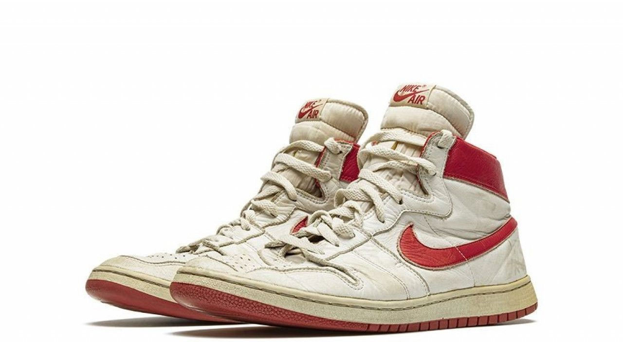 Michael Jordan’ın giydiği spor ayakkabılar 1,47 milyon dolara satıldı!