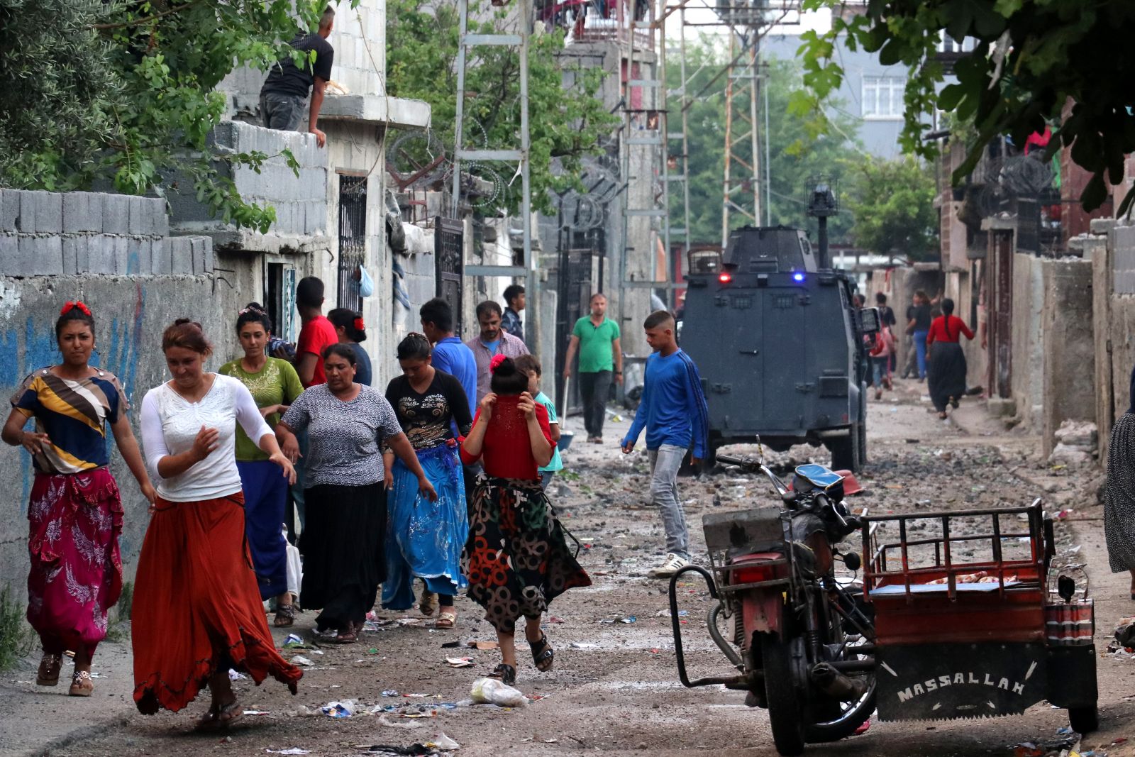 Adana'da iki aile birbirine girdi, yaralılar var