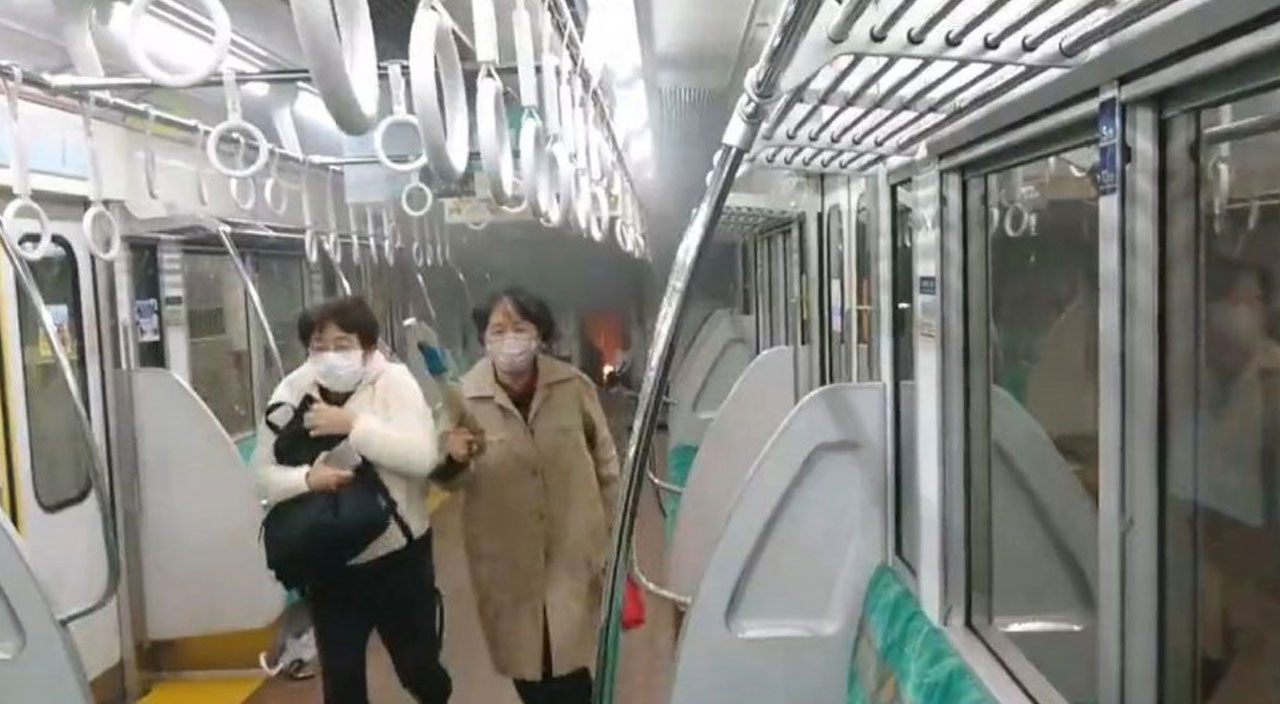 Tokyo’da tren istasyonunda bıçaklı saldırı: Yaralılar var