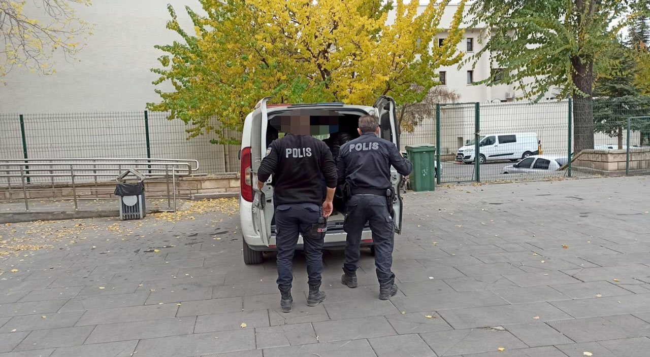 Trafikte polis ekiplerine küfürler yağdırıp makas attı: 11 maddeden ceza yedi