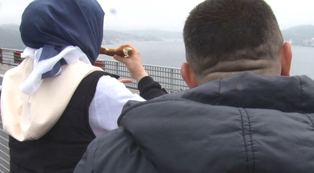 Maraton heyecanı vatandaşları da sardı: Boğaza karşı çay simit keyfi yaptılar
