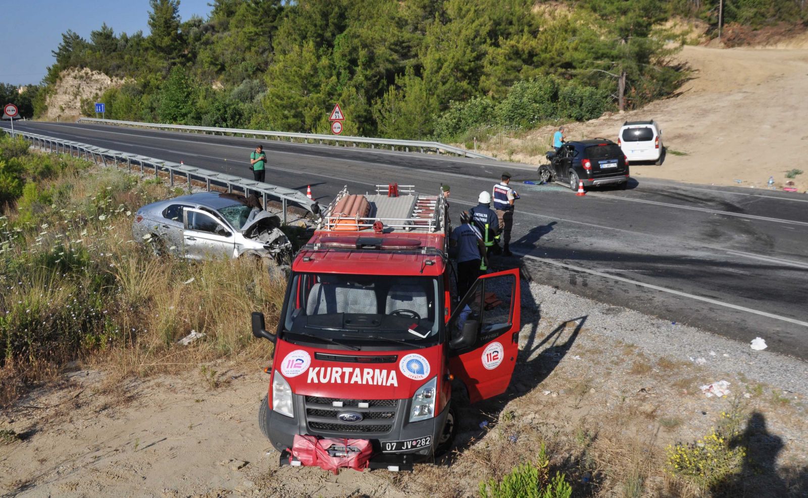 Antalya'da ciple otomobil çarpıştı: 2 ölü, 6 yaralı