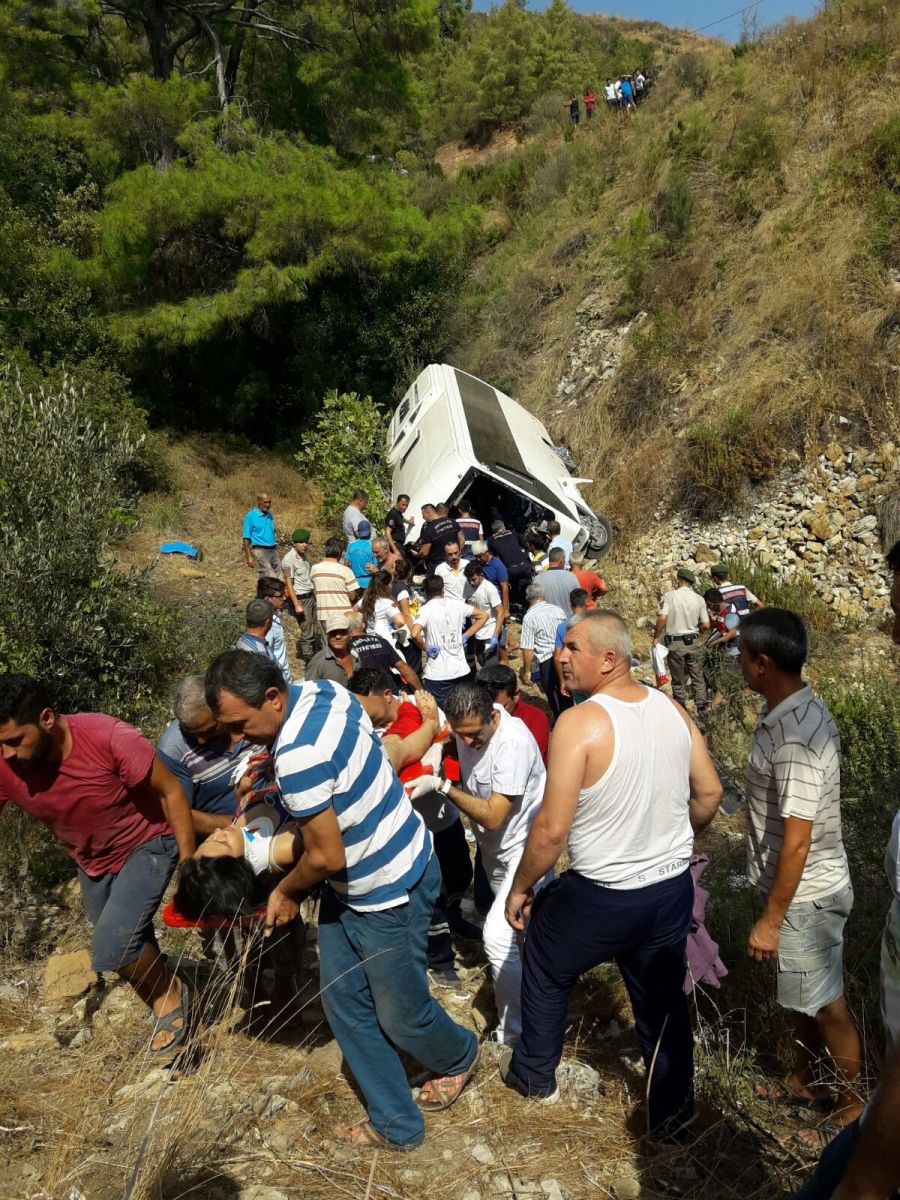 Antalya'da tur otobüsü devrildi, 4 ölü var