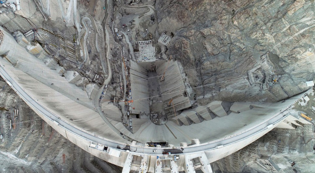 Türkiye'nin en büyüğü: Yusufeli Barajına 80 tonluk elektrik türbini montajlandı