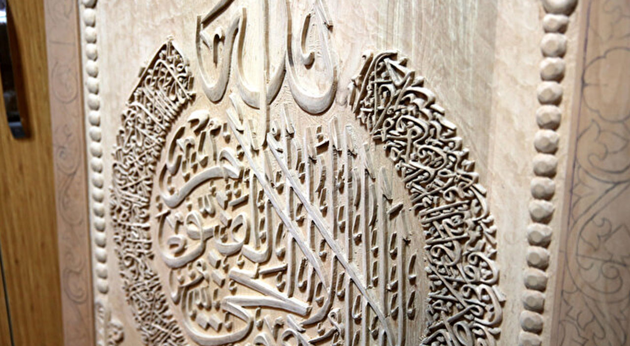 Sivaslı Usta 20 yıldır ahşap oyma sanatı yapıyor: Gelecek nesillere ışık oluyor