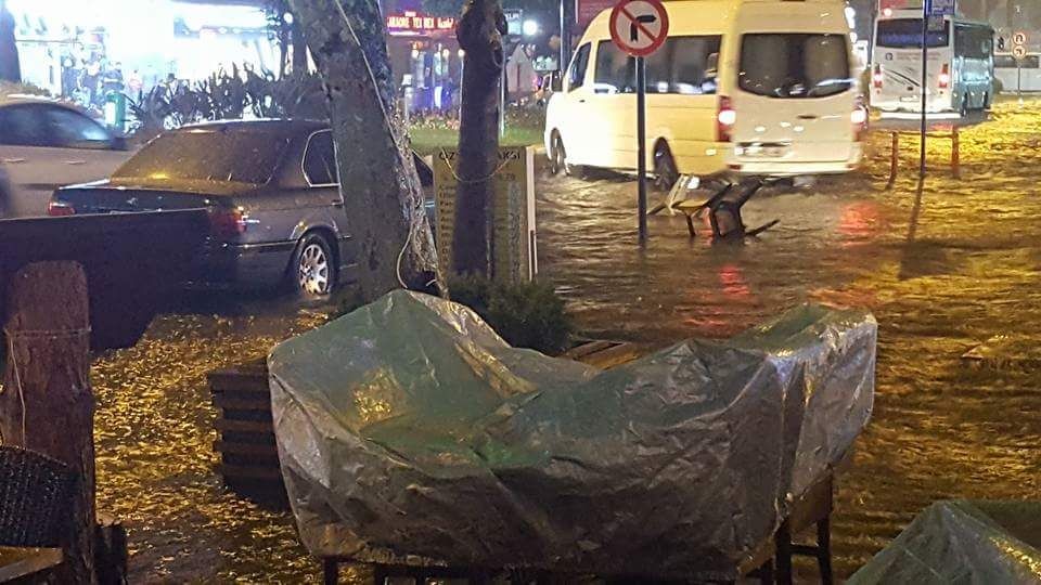 Alanya'yı sel vurdu