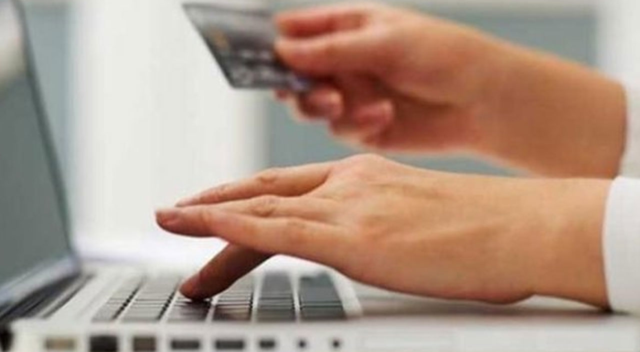 ABD’de postacı skandalı! Kredi kartlarını çalarak kimlik hırsızlığı yaptılar