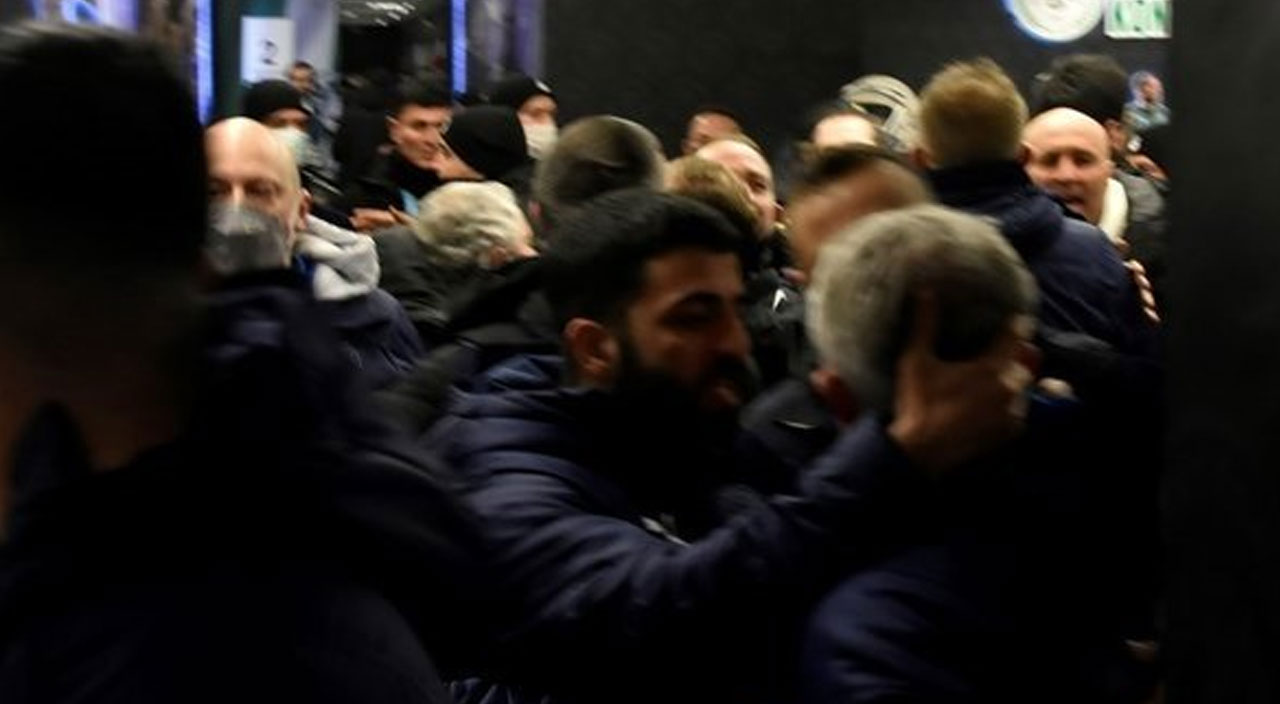 Konyaspor-Kasımpaşa maçı sonrası ortalık karıştı! Koridorlar savaş alanına döndü